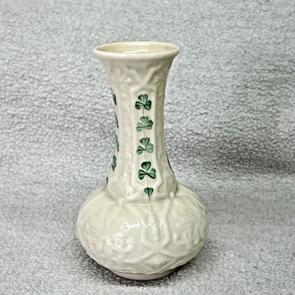 Belleek Ireland Bud Flower Vase 5 1/2" shamrocks - Picture 1 of 5